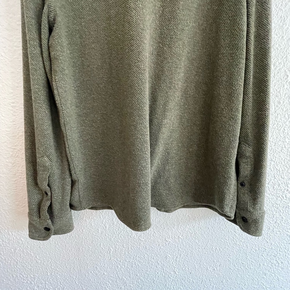 TWO Faherty Legend sweater shirts in grey twill and olive - Picture 11 of 16